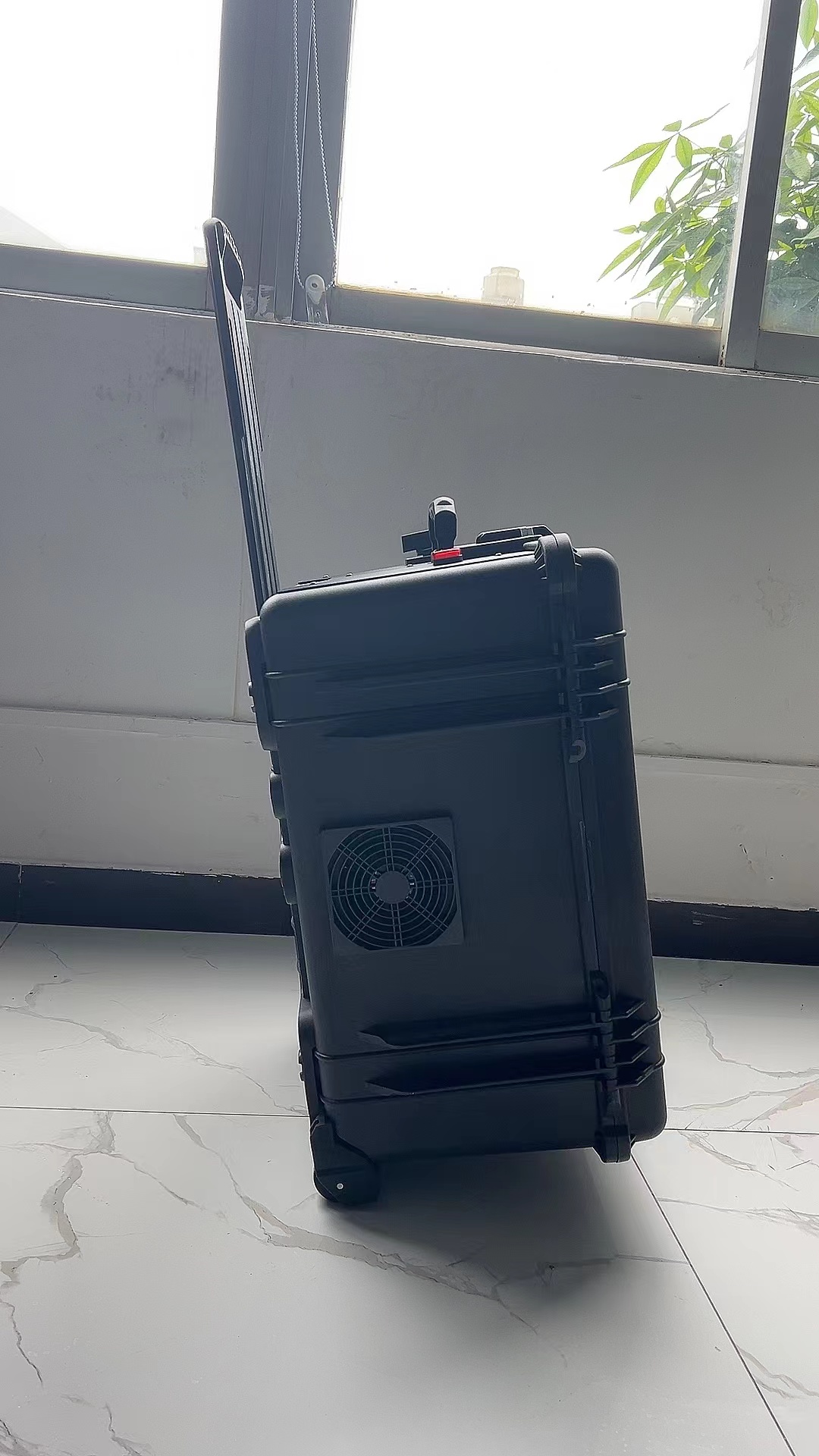 滨江手拉箱型移动通信干扰器